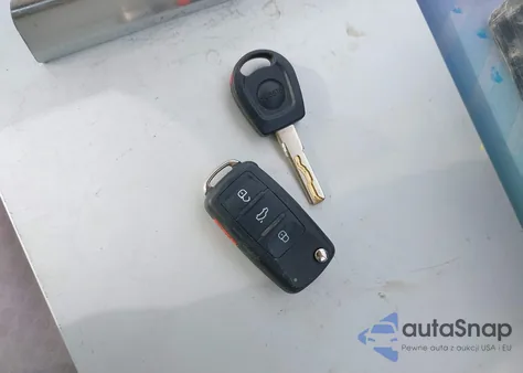 2013 Volkswagen Beetle 2.5L из США, поврежденный, VIN 3VW5X7ATXDM814241